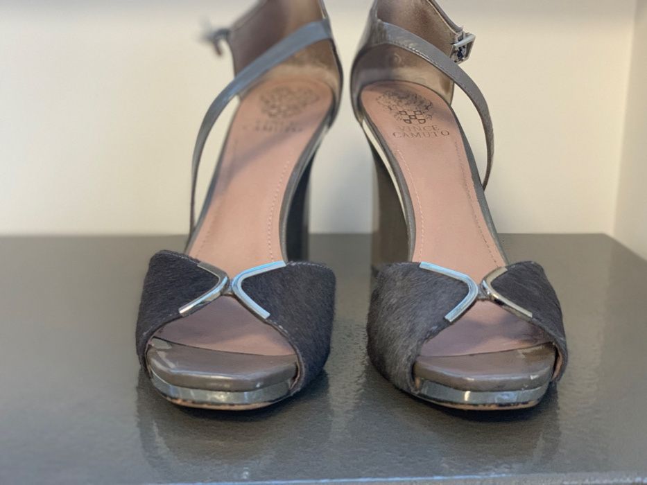 Босоножки Vince Camuto кожаные с мехом 40-41