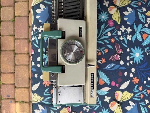 Maszyna dziewiarska jednopłytowa