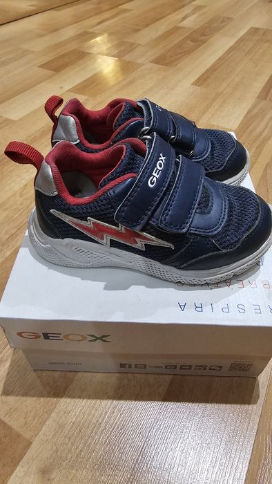Демісезонні дитячі кросівки geox