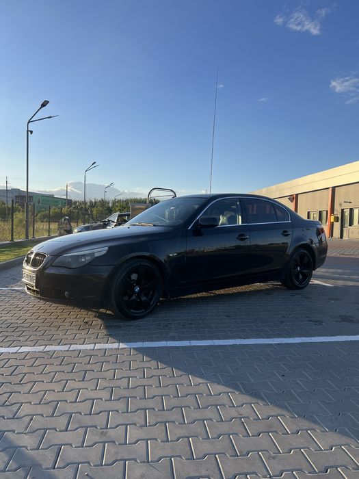 BMW E60 520I. CarPlay