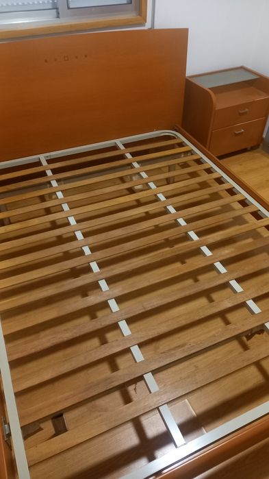 Mobília quarto cama, estrado, cómoda, espelho e 2 cabeceiras