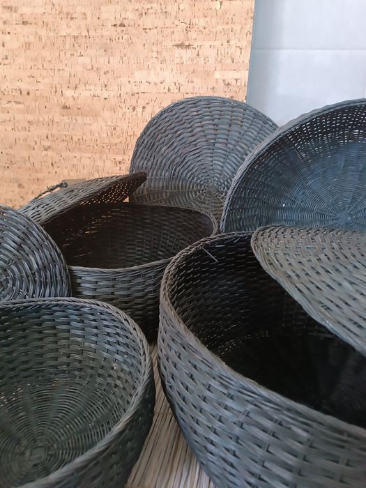 Conjunto de cestos pretos de vários tamanhos