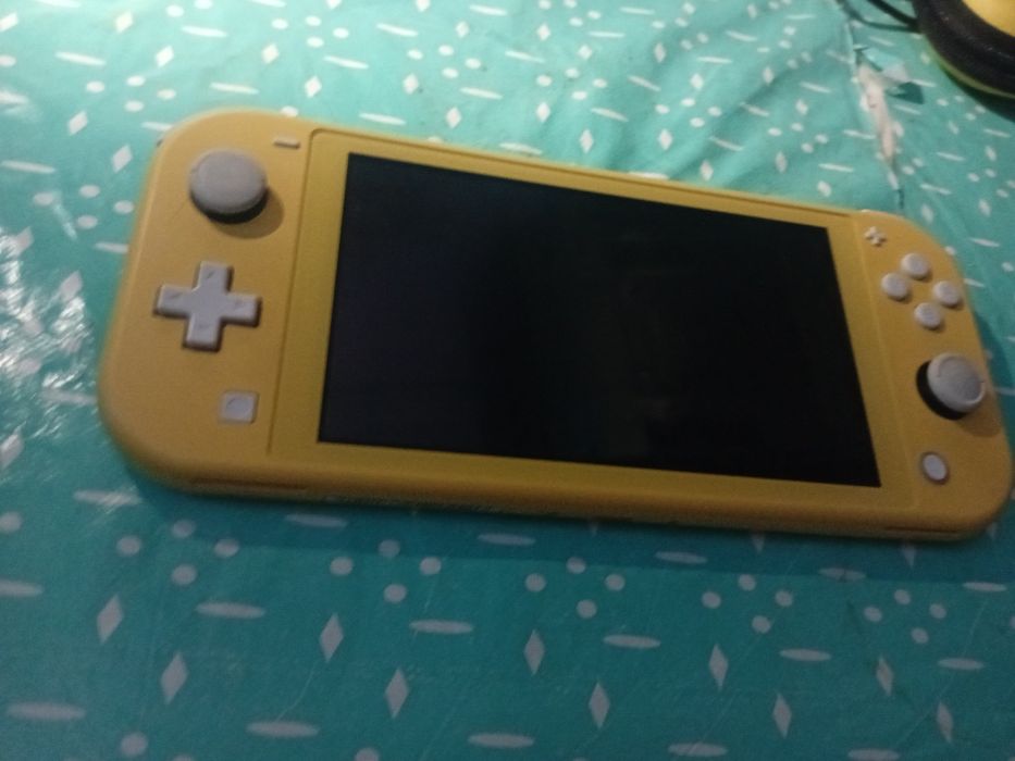 Nintendo Switch Lite Yellow (2024 р.в.) + Фірмовий кейс