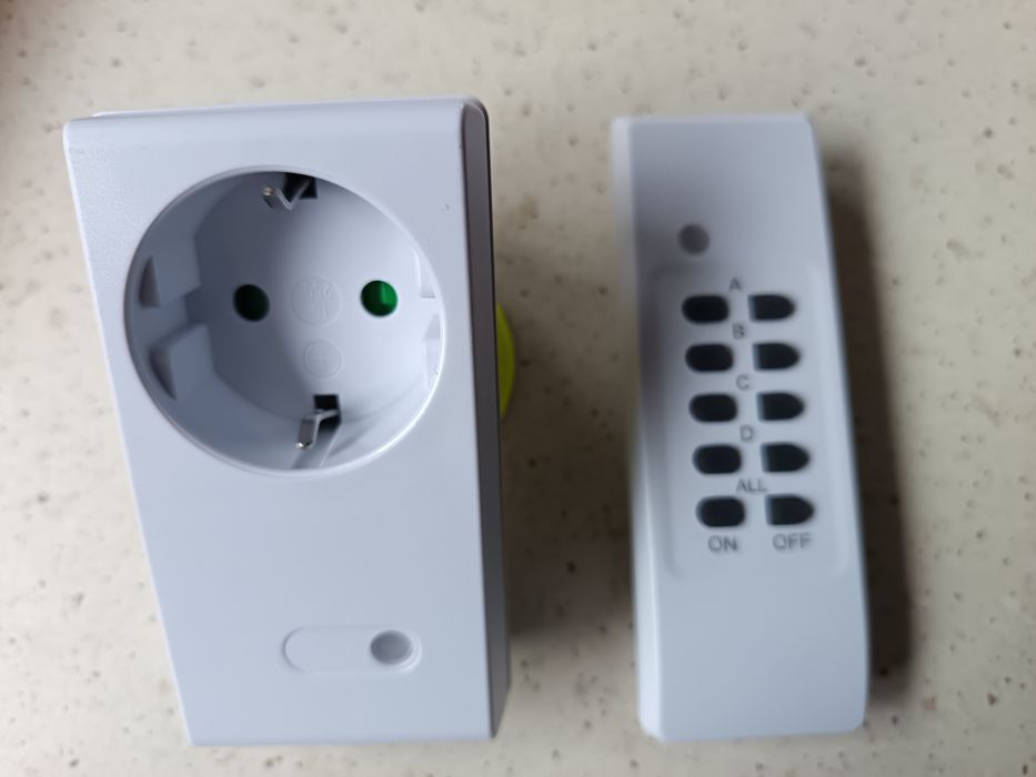 4nowe gniazda sterowane+pilot,darnowa przesyłka do paczkomatu