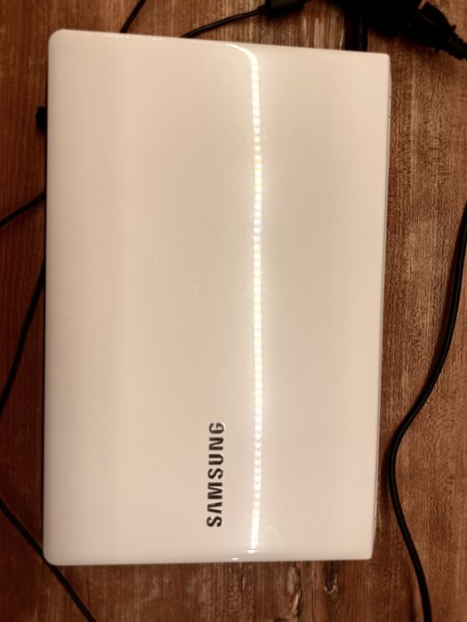 Zadbany biały laptop Samsung Ativ Book 2