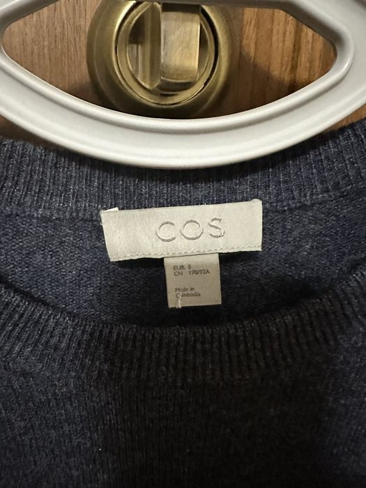 COS. Шерстяний реглан. Розмір S
Розмір S.