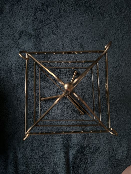 Guarda joias dourado