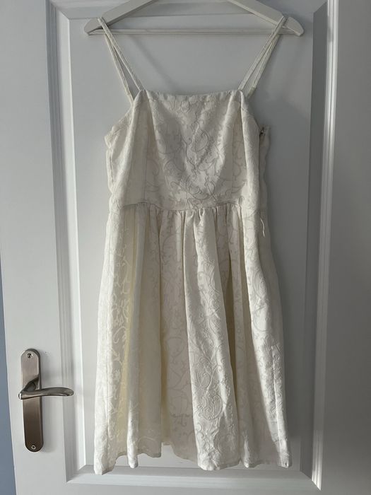 Biała sukienka Reserved