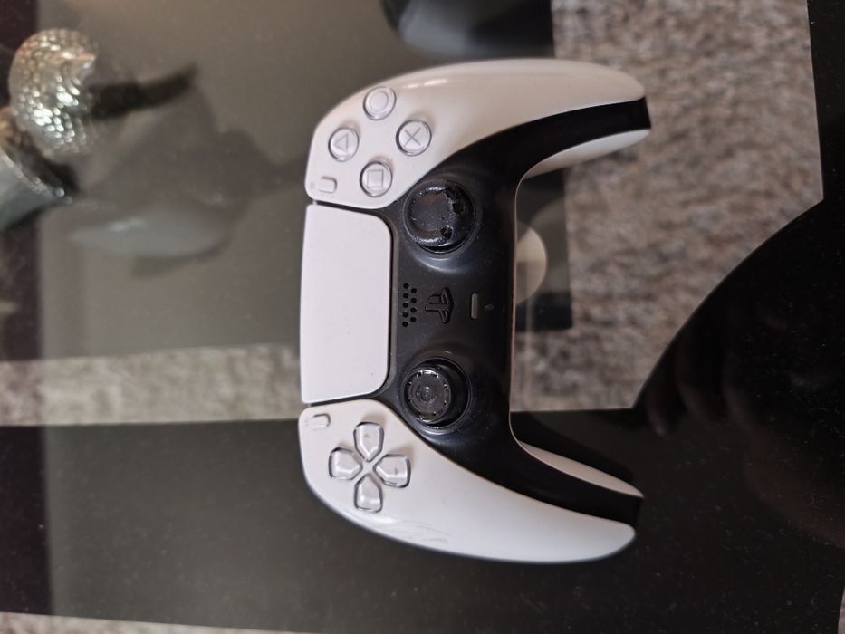 PS5 perfeitas condições com 2 comandos