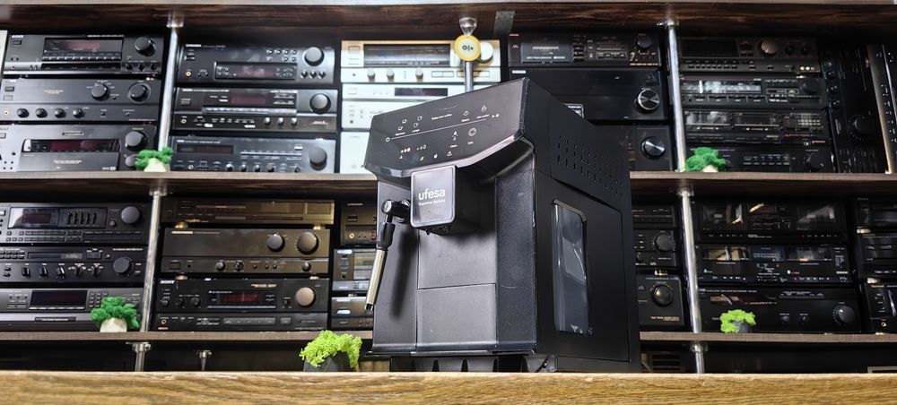 Кавова машина Ufesa Supreme Barista