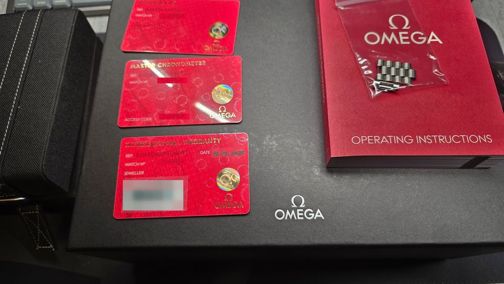 Omega Speedmaster White 310.30.42.50.04.001