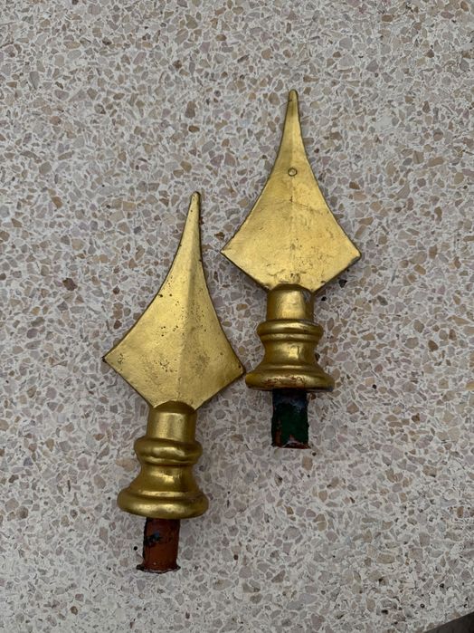 Setas em Ferro Douradas