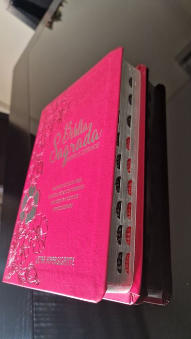 Bíblia da Mulher Cristã Floral Dália Pink