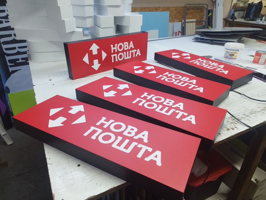 Світлова табличка під скло Авто для курьєрів Нова Пошта, Укрпошта, SAT