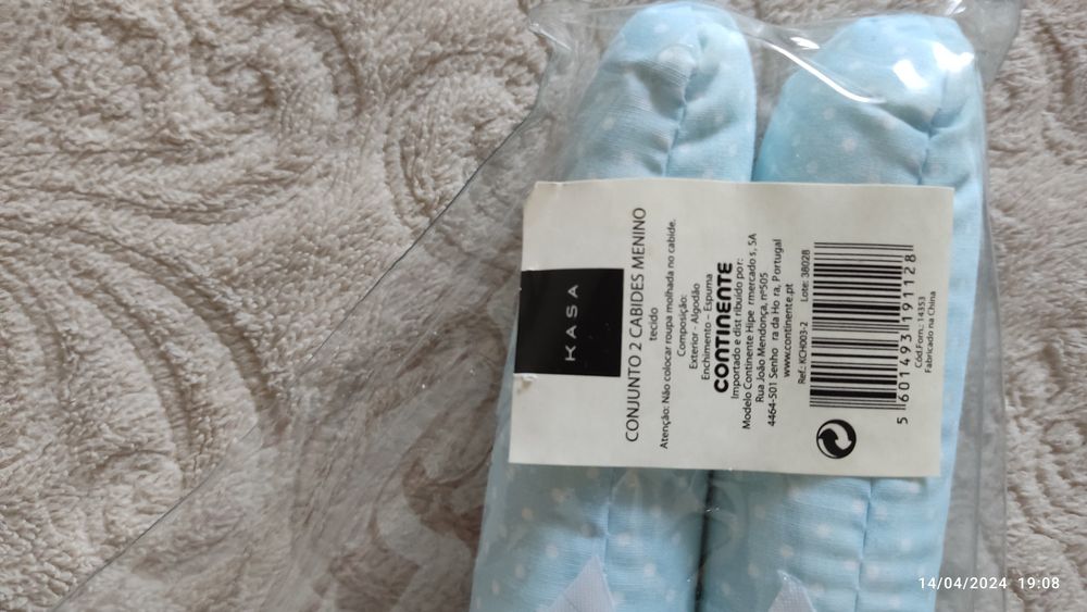 Cabides para roupa de bebé