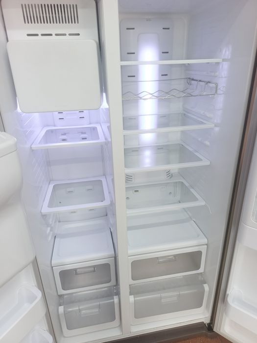 Lodówka Samsung SidebySide z kostkarką.