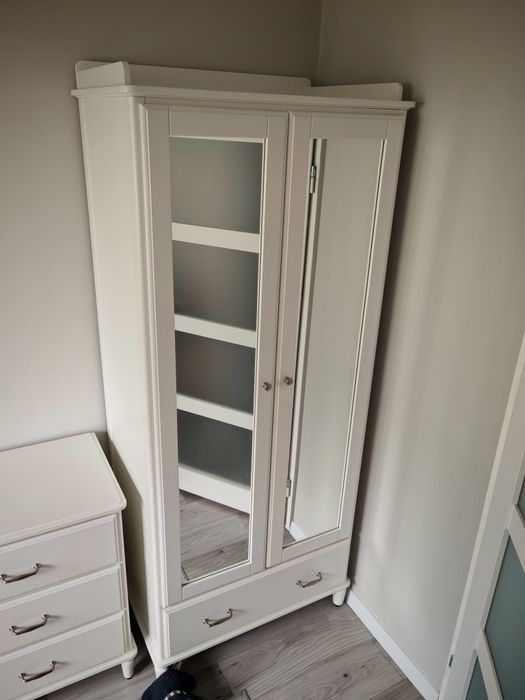 Szafa Ikea Tyssedal biała z lustrem i szufladą