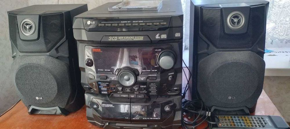 Робочий! Ретро музичний центр 2000-х: LG FFH-2000K Караоке центр (VCD, 3CD, касети)