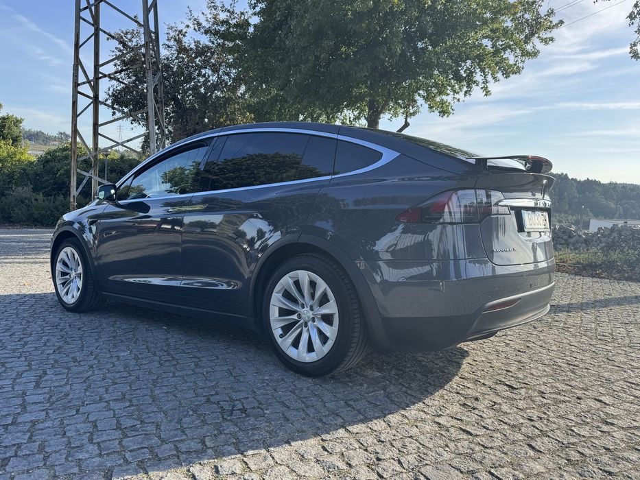 Tesla Model X 75D