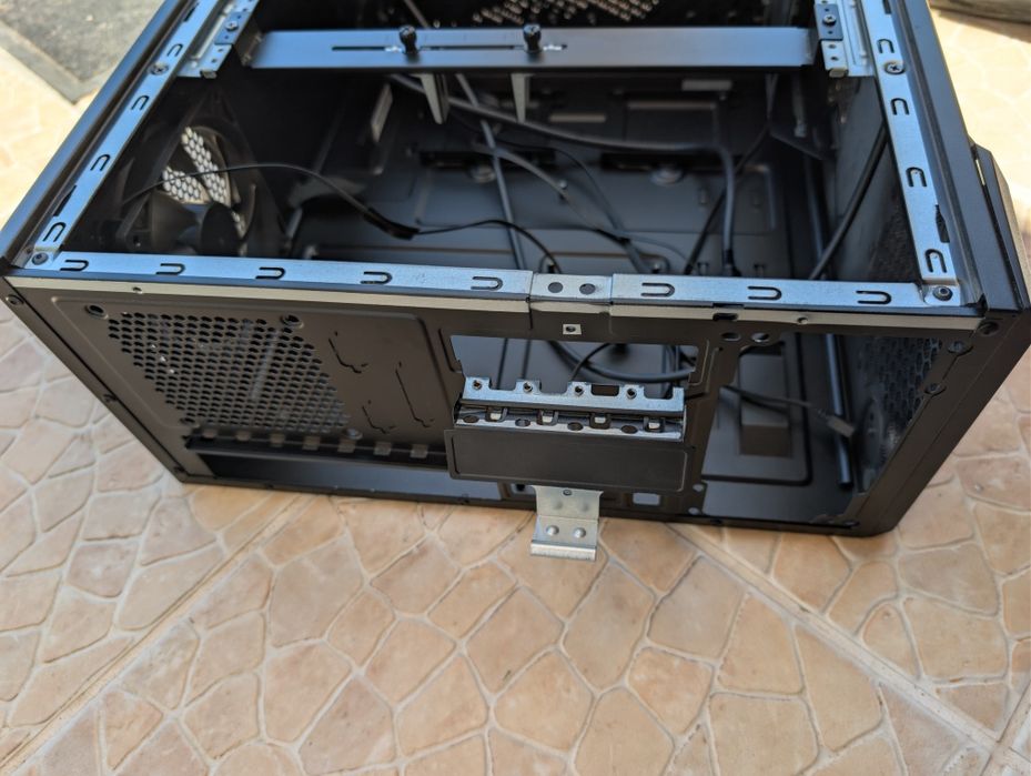 Caixa micro atx msi
