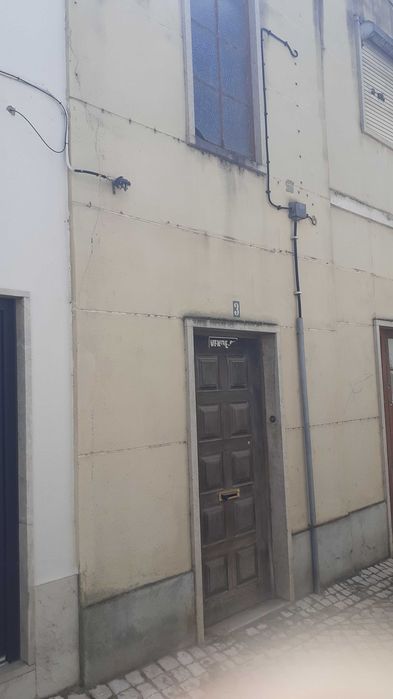 Prédio para Remod.ou alterar para um bloco de apartamentos em Torres Vedras