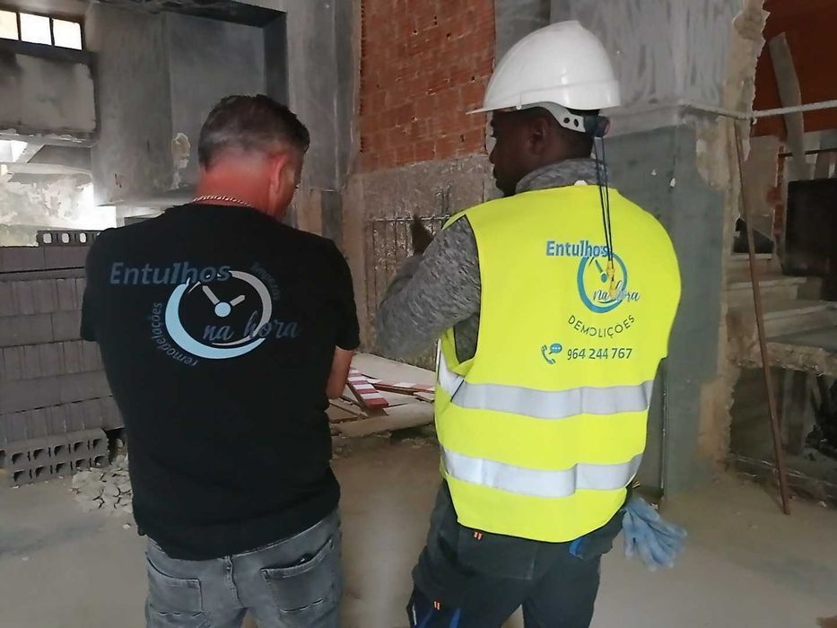 Demolições - Remoçoes de lixo de obra RCD