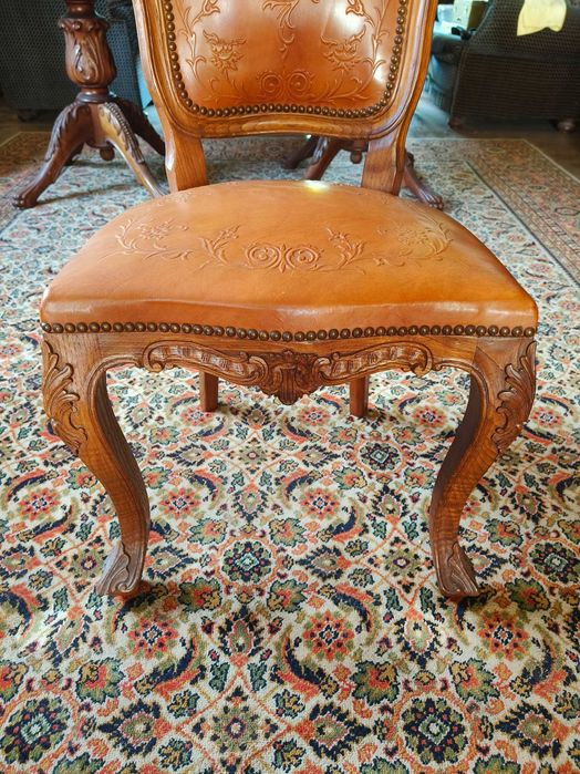 Magnífico Conjunto de Jantar Clássico – Mesa Extensível + 6 Cadeiras em Pele