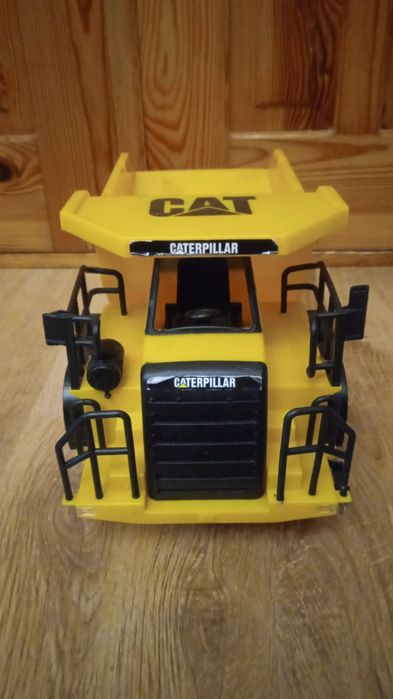 Самосвал большой Cat, matchbox