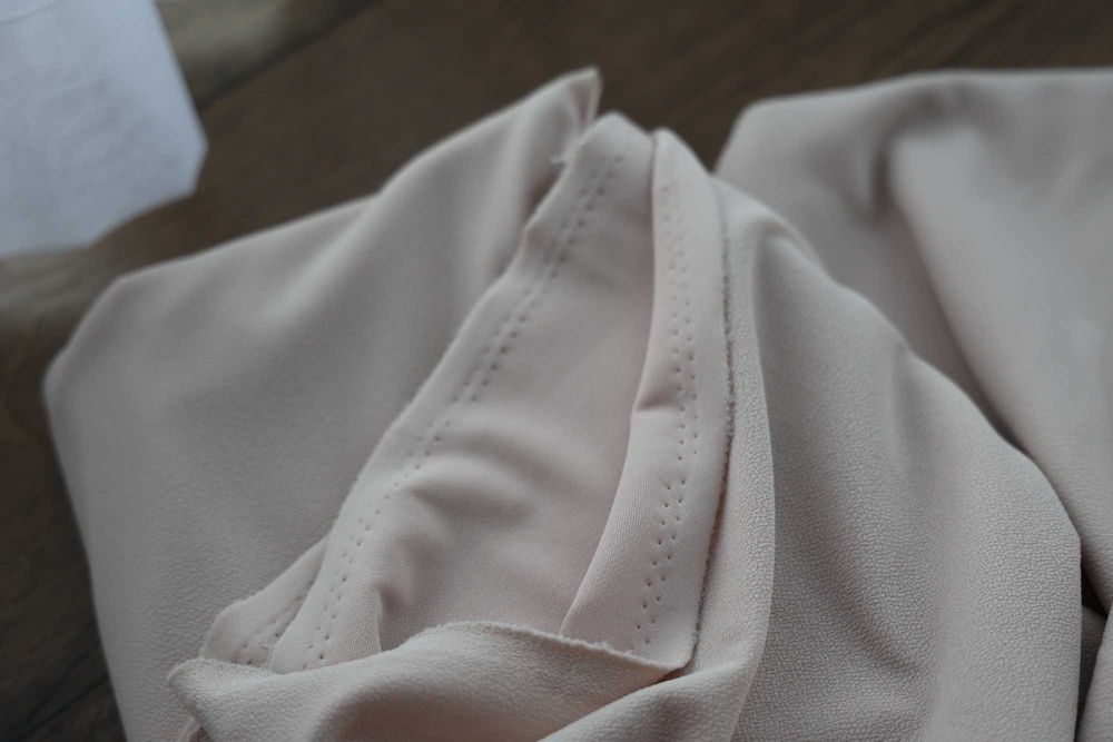 Dzianina beżowa typu krepa