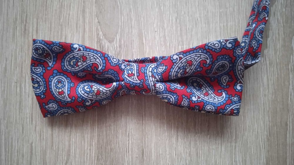 Стильний шовковий метелик