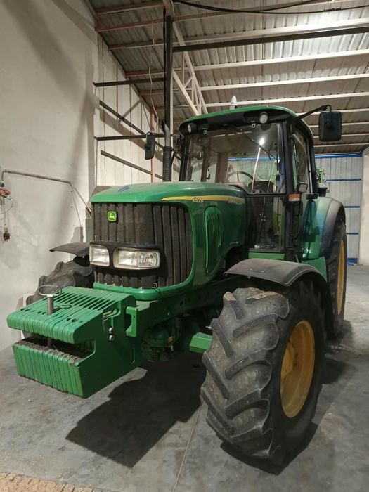 John Deere 6520.