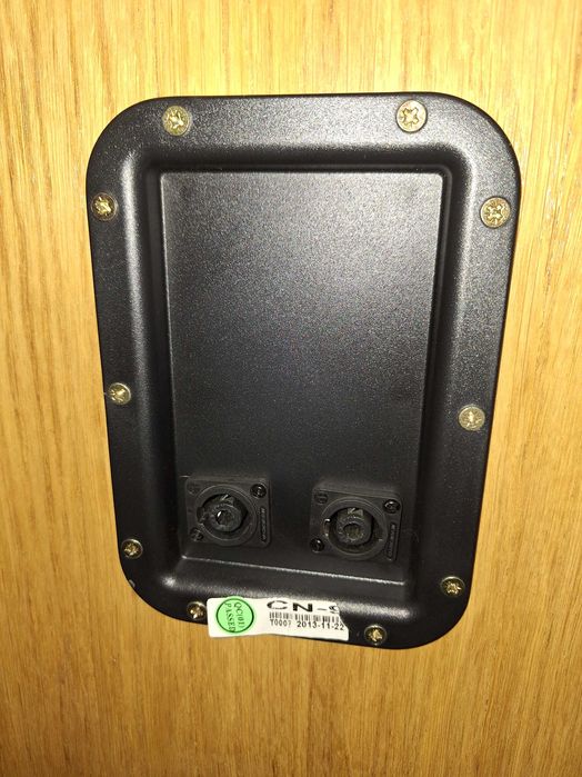4× colunas de som JBS de 250 Watts médios agudos e 1 × Subwoofer JBS de 600 Watts seminovo com muito pouco uso.