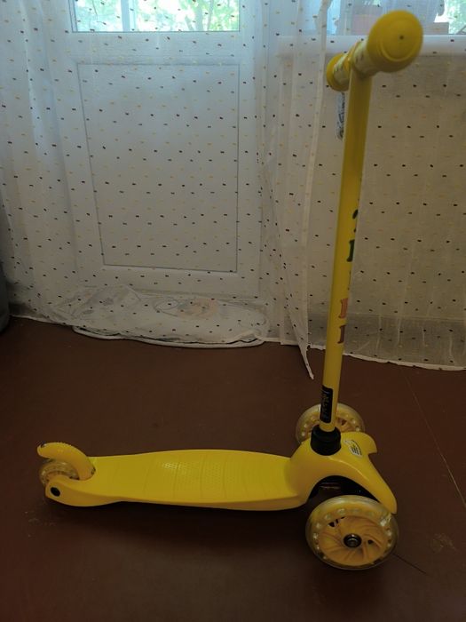 Продам дитячий новий самокат