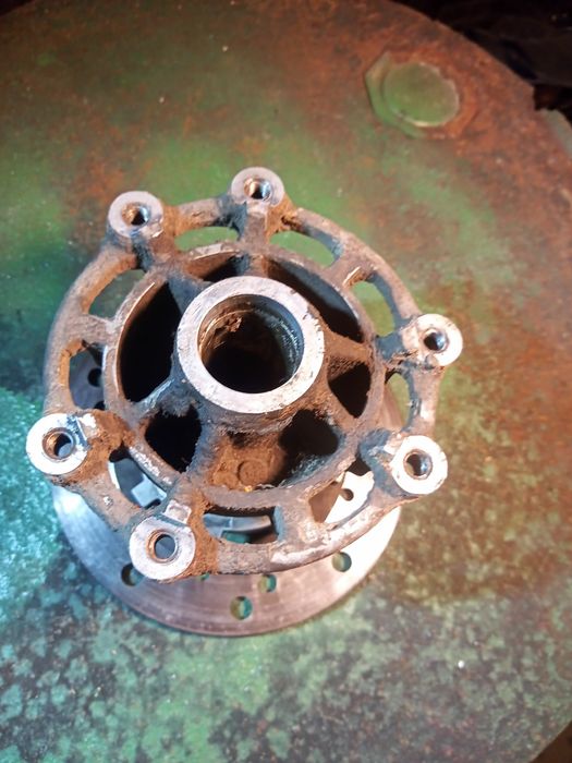 Vendo cubo e aro de aluminio de orijem da Suzuki Rmx. a Dois Tempos