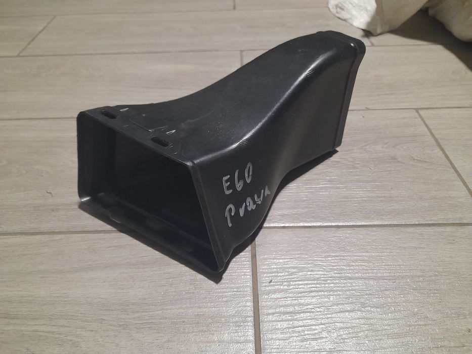 Prawy wlot powietrza  empakiet i zaślepka zderzaka BMW e60