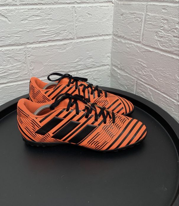 Футбольная обувь adidas оригинал 40.5р сороконожки бампы