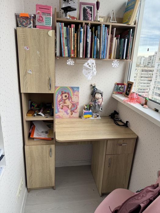 Стіл з тумбою, пеналом і навісною шафою бу