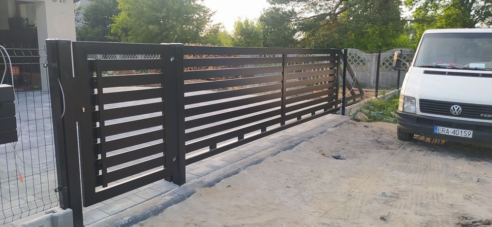 Brama przesuwna z furtką, ocynkowana ogniowo, producent