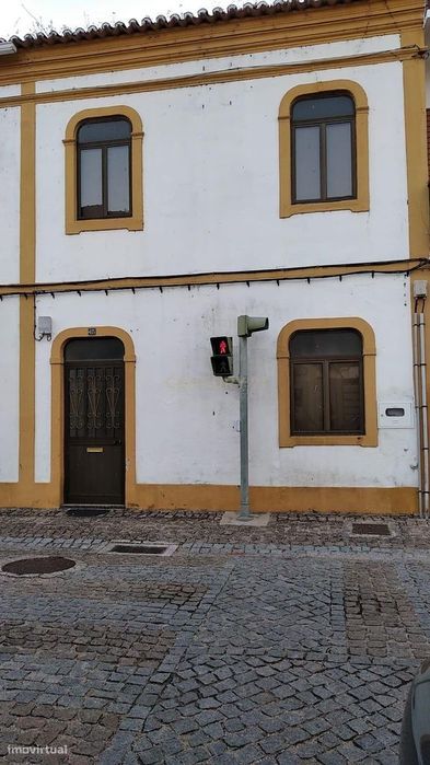 Moradia Tradicional com 3 Pisos e Grande Potencial em Belver