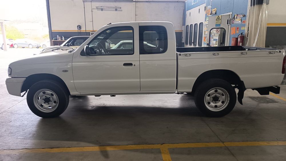 Mazda  B2500 excellent estado Peintura completa