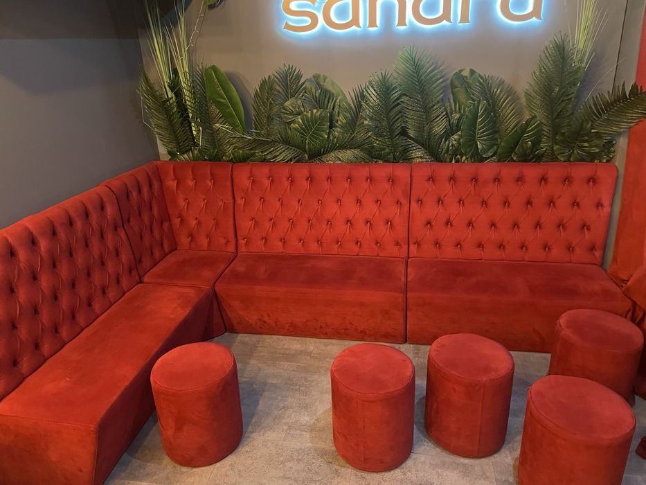 Sofá estabelecimento mais puff