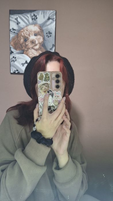 Берет чорного кольору