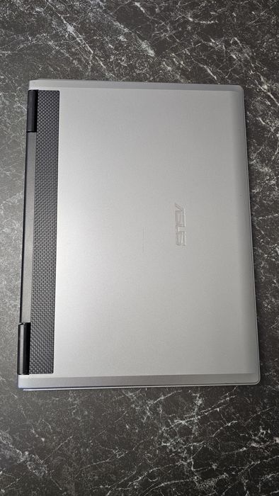 Asus F3Jr ноутбук

Рабочий, матрица целая, был надбит угол, залили смо