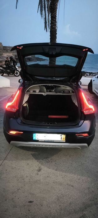Volvo V40 Cross Country D2 Momentum 1.6 2013, seguro Zurich, inspeção valida até 05/2027