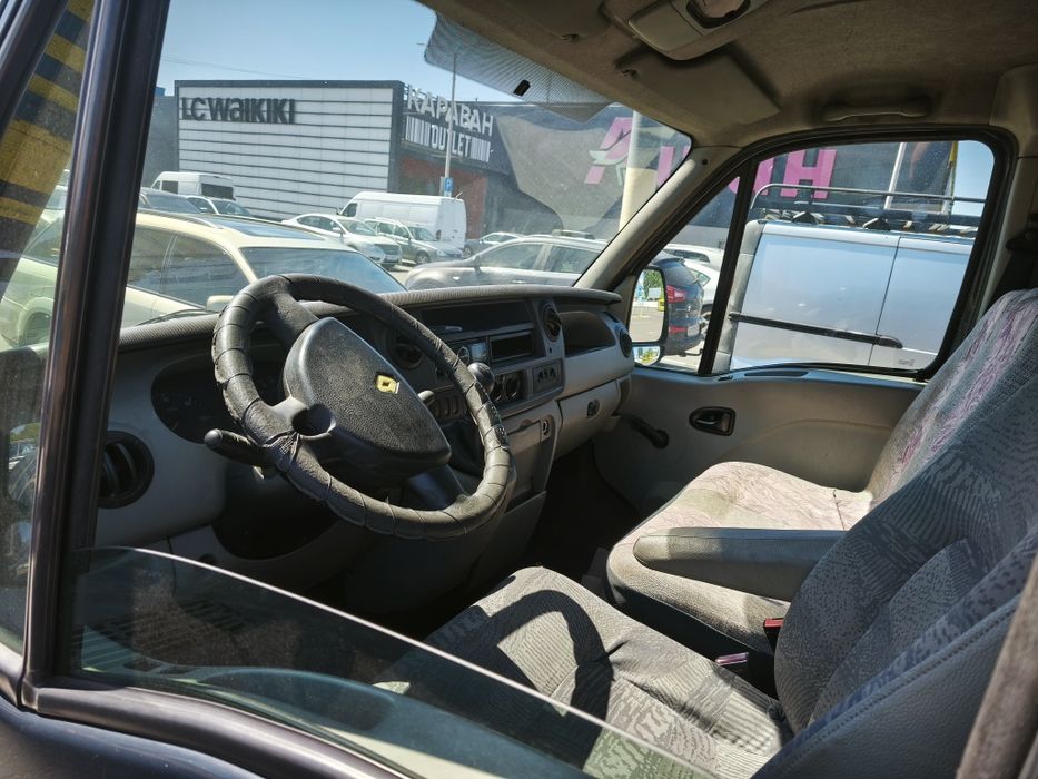 Оренда буса Renault Master