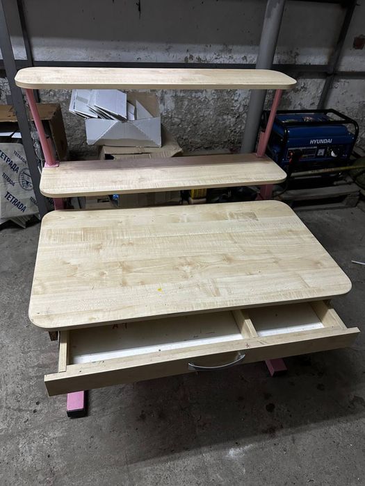 Стіл дитячий ,парта із регулюванням висоти