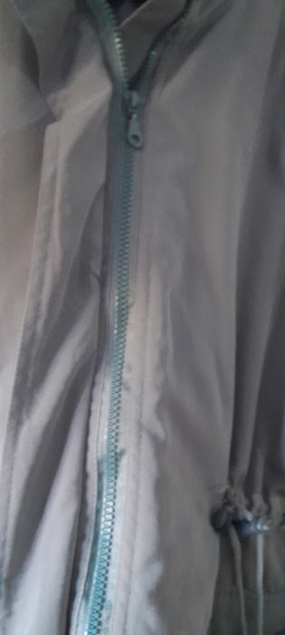 Parka ajustavel com bolsos gola alta