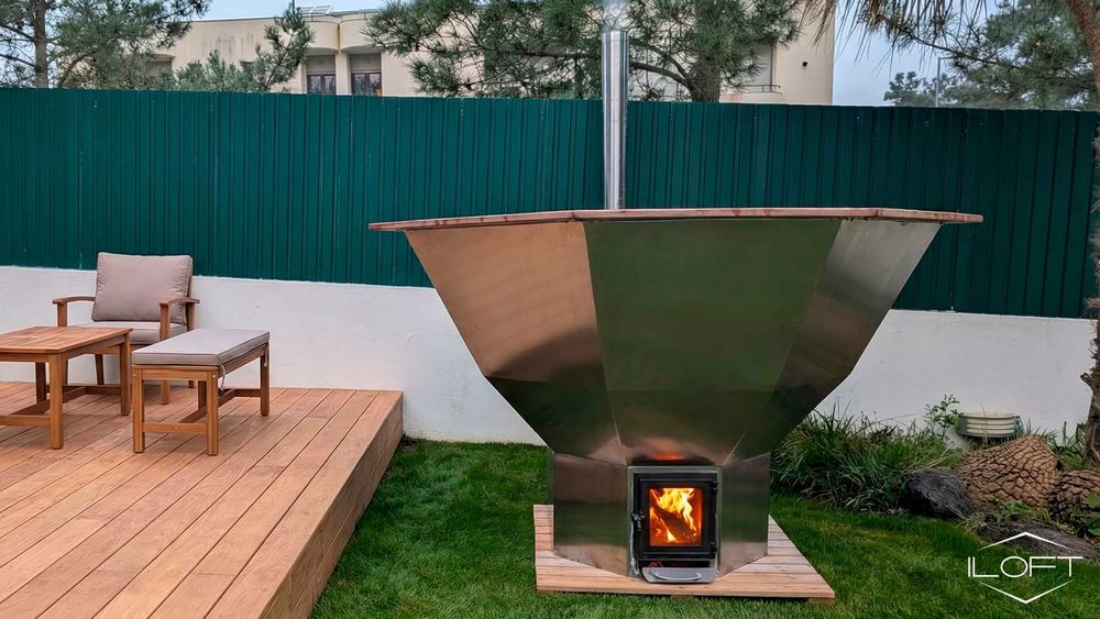 Hot tub "BJÖRN". Uma única banheira de imersão exterior aquecida. SPA.