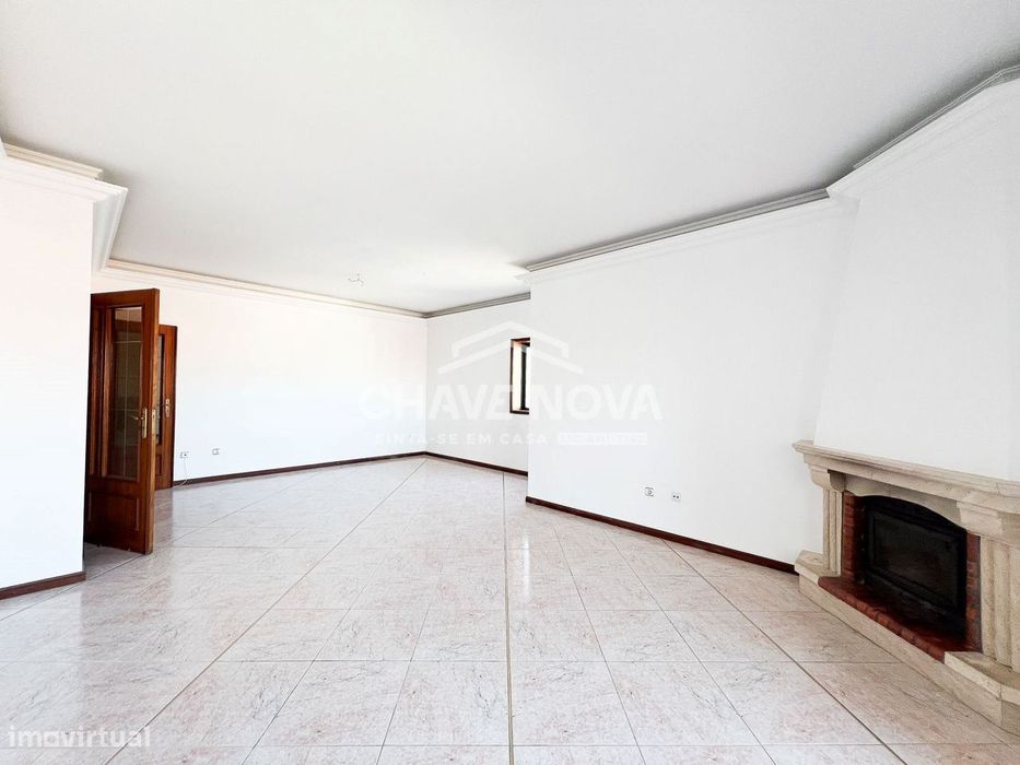 T2 c/ Varanda em Rio Tinto — Rio Tinto, Porto
