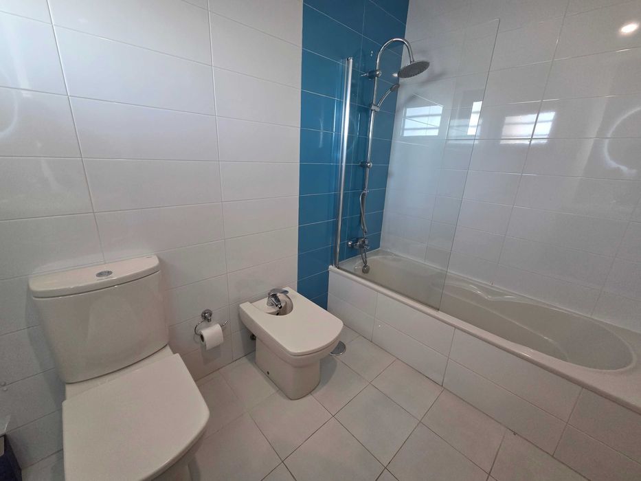 Arrendamento de longa duração de T1 em Condomínio c/ piscina e garagem